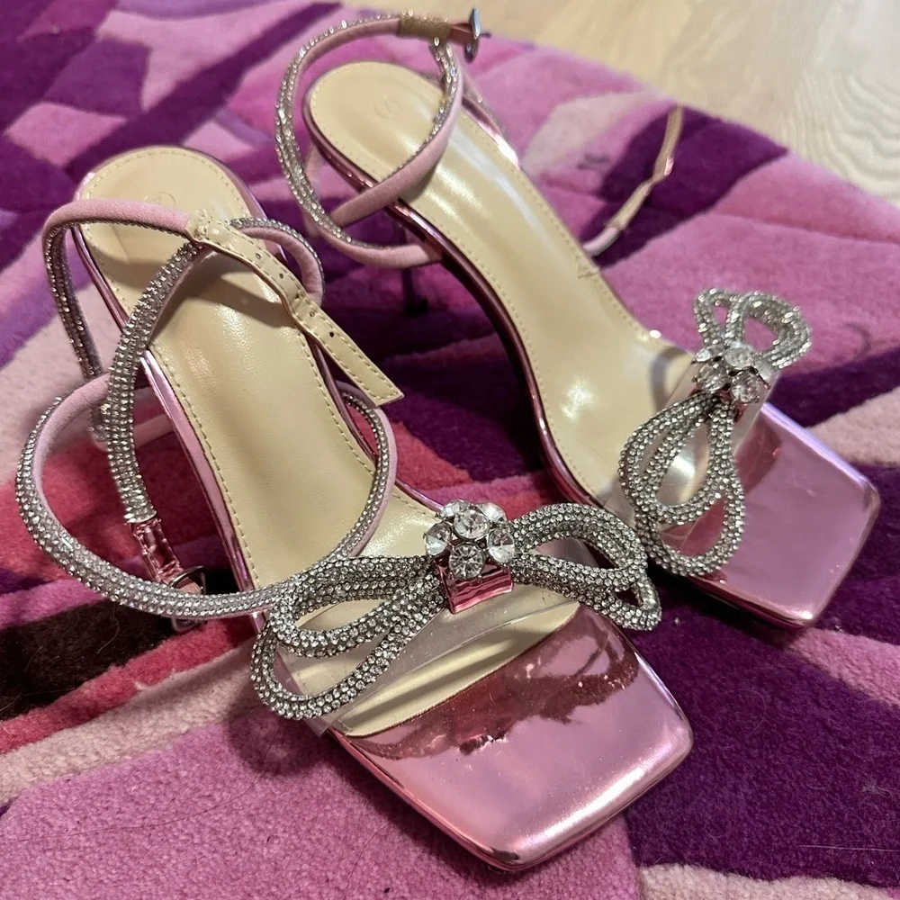 Womens pink Rhinestone Bow strappy Sandals size 7